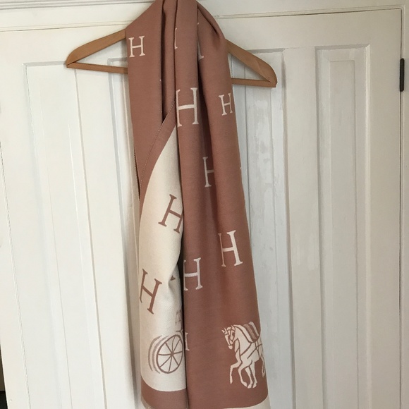 EQUESTRIAN CASHMERE SHAWL/WRAP NWOT - Picture 8 of 9